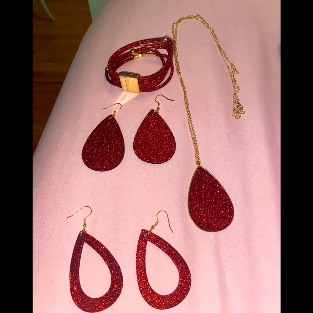 4 piece women’s jewelry